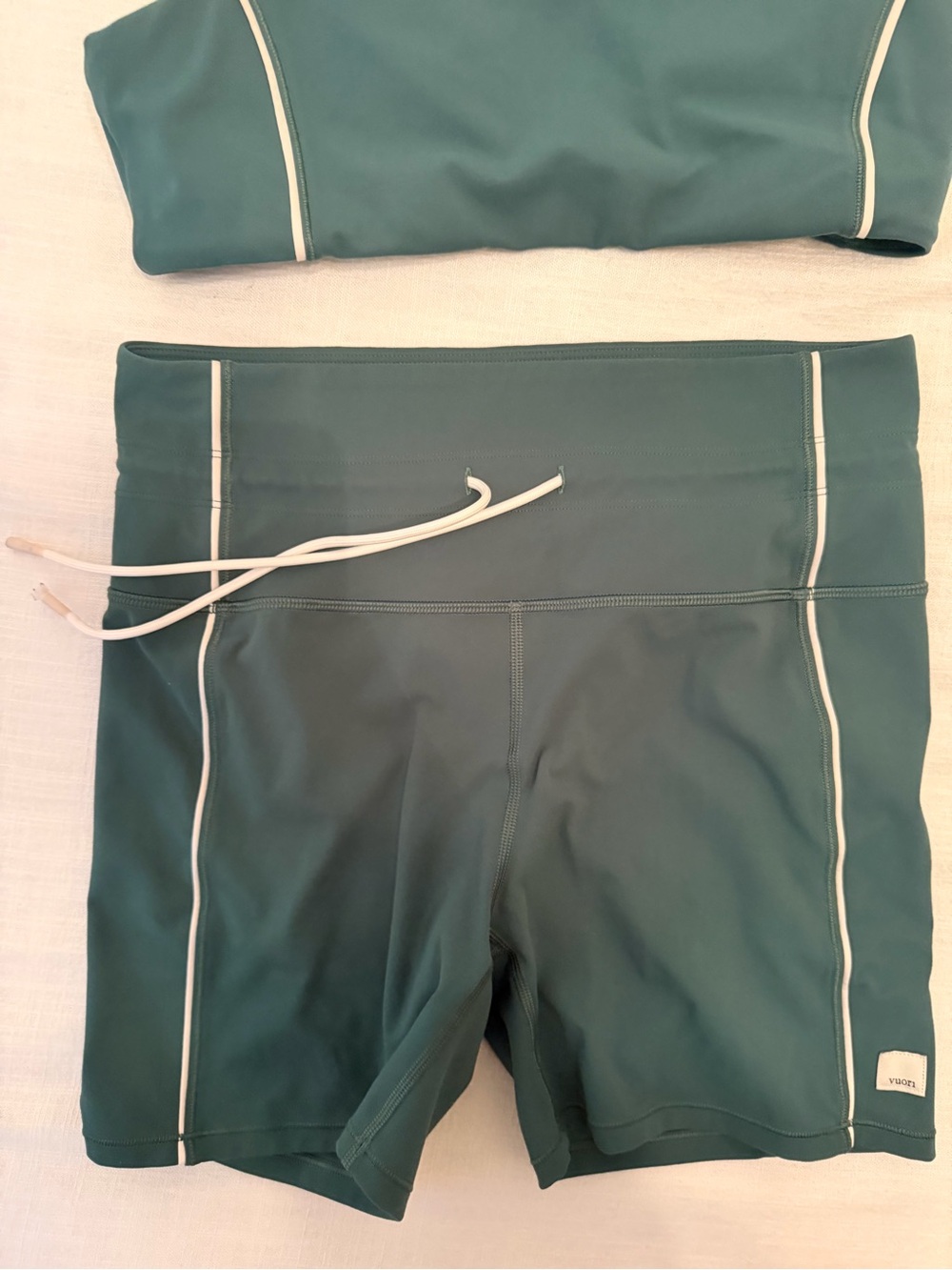 Vuori Green Sports Bra & Shorts Set with White Piping - Picture 3 of 6